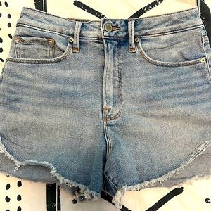 Never worn! Good American - distressed Jean shorts - size 8 -
